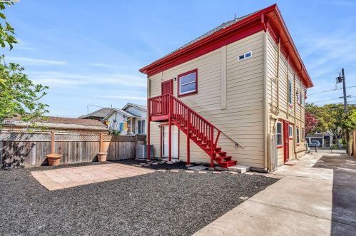 5531 Fremont St, Oakland CA 94608-2216 exterior