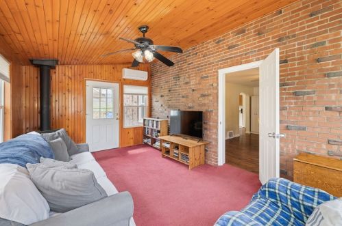 236 Maryland Dr, Glenshaw PA  15116-1724 exterior