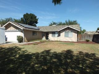 280 19th Ave, Lemoore, CA 93245-2565