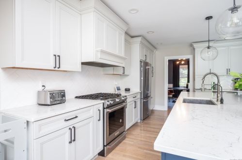 20 Cedar Rd, Elwood NY  11731-4636 exterior