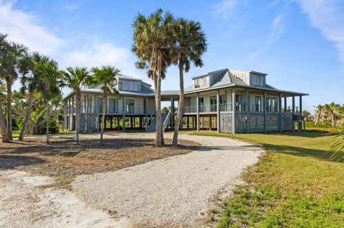 4150 Dingman Dr, Sanibel FL 33957-5107 exterior