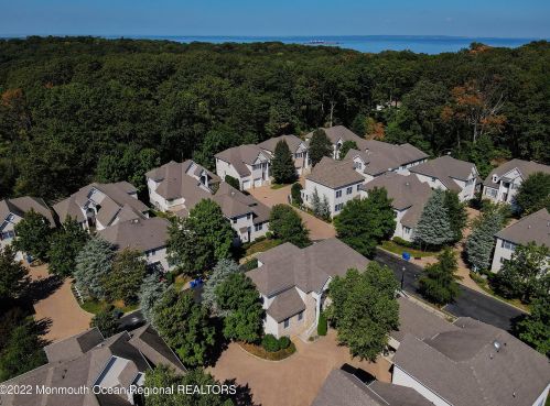 37 Erin Ct, Atlantic Highlands, NJ 07716-4004