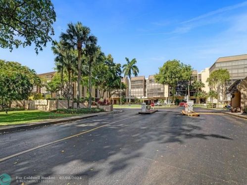 2810 46th Ave, Hollywood FL  33021-2930 exterior