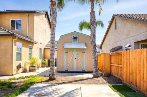1451 Primavera Ave, Manteca CA  95336-6450 exterior