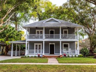 527 Palmer St, Orlando, FL 32801-3918