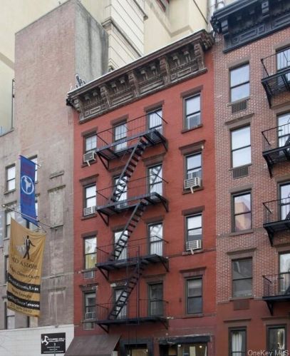 326 61st St, New York, NY 10065-8711