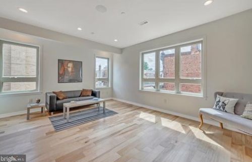 1720 22nd St, Philadelphia, PA 19145-1946