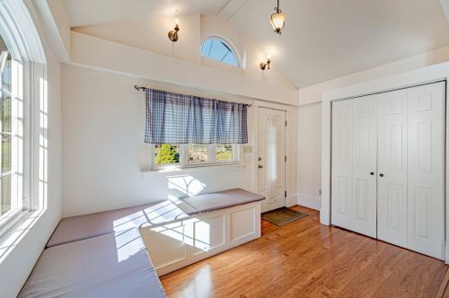 520 Vernon St, New Kensington, PA 15068-5850