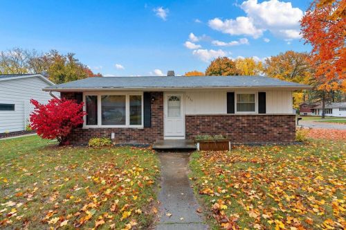 2450 Forestville Dr, Green Bay, WI 54304-1710