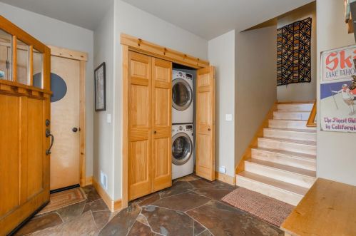 14290 Ski Slope Way, Truckee CA  96161-7009 exterior