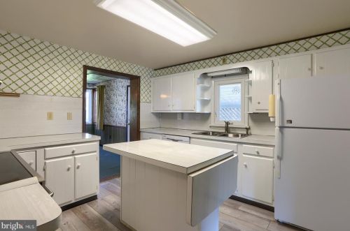 6114 Blue Grass Ave, Harrisburg PA 17112-2327 exterior