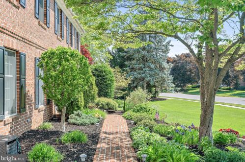 21 Strayer Dr, Carlisle PA  17013-4403 exterior