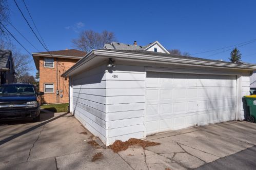 4512 Larkin St, Milwaukee WI 53211-1542 exterior