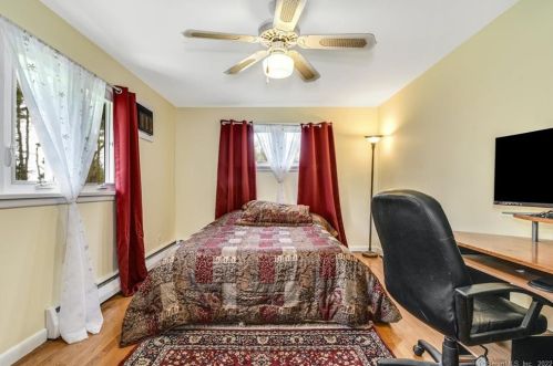 69 Bagburn Rd, Upper Stepney CT 06468-1407 exterior