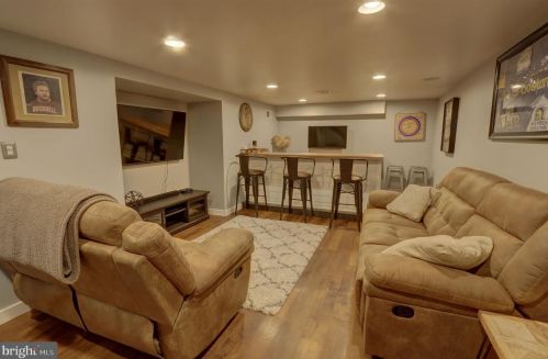 570 Old Orchard Ln, Camp Hill PA  17011-1828 exterior