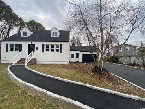 91 Pine Acres Blvd, Deer Park, NY 11729-2105