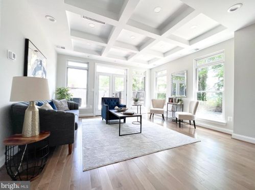 1010 15th St, Washington DC  20003-3213 exterior