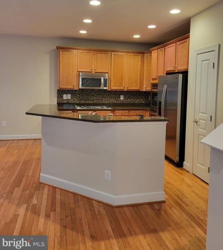 404 Madison Manor Ct, Herndon VA  20170-4540 exterior