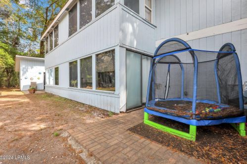 25 Sams Point Rd, Beaufort SC  29907-2174 exterior