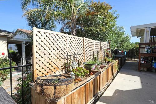 720 Livingston Pl, Rio Vista CA  94571-5116 exterior