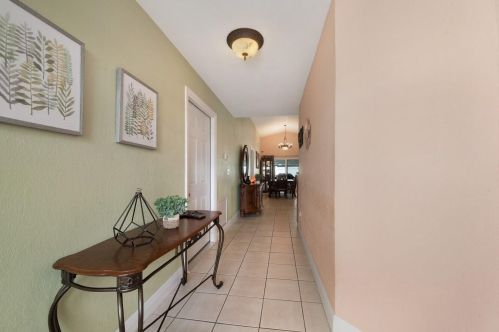 5 Cardiff Way, Boynton Beach, FL 33426-7606