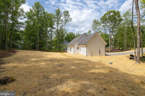 10906 Thiel Ct, Spotsylvania VA  22551-8034 exterior