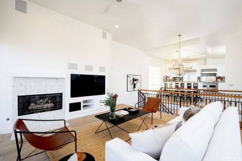 513 Dianthus St, Manhattan Beach CA  90266-6720 exterior