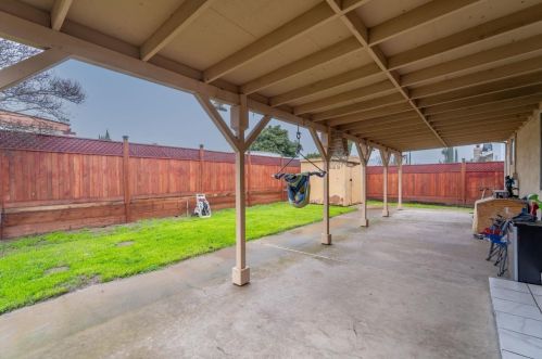 233 O St, Lathrop CA  95330-9661 exterior