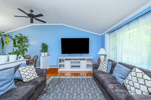 167 Hampton Ave, Manor Park, NY 11950-4001