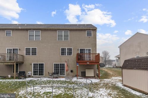 342 Yorkshire Dr, Lancaster PA  17603-8846 exterior