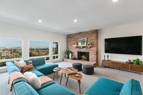 2125 Locust St, San Diego CA  92106-1622 exterior