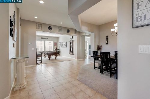 62 Sunchase Ct, Oakley, CA 94561-4425