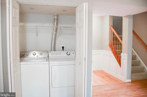 7370 Ardglass Dr, Lorton VA  22079-1546 exterior