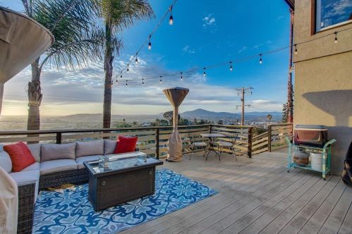 4360 Smt Dr, La Mesa CA 91941-7844 exterior