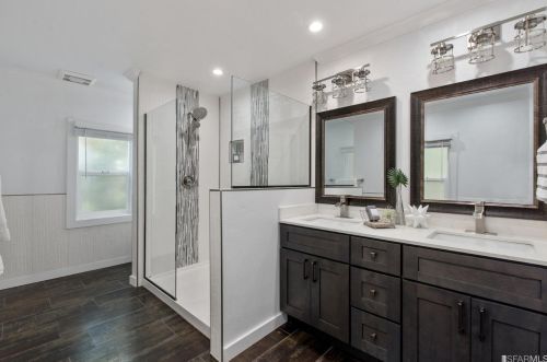 9411 Castlewood St, Oakland CA 94605-4415 exterior