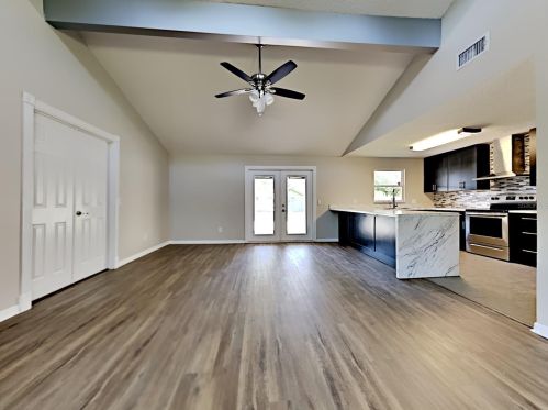 253 Deerwood Cir, Middleburg, FL 32068-7812