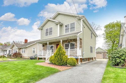 56 Prairie Ave, Airmont, NY 10901-6230