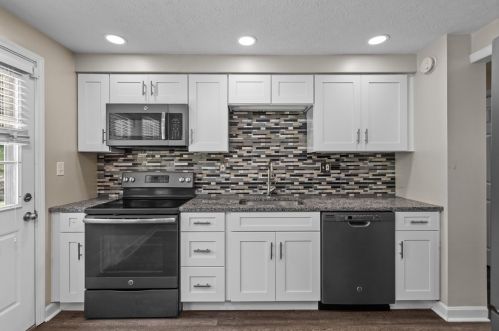 213 Old Oak Rd, Canonsburg PA  15317-2628 exterior