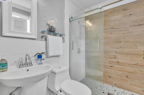 358 Monterey Rd, Pacifica CA  94044-1463 exterior