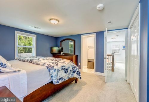 6710 Chestnut Ave, Falls Church VA  22042-2112 exterior