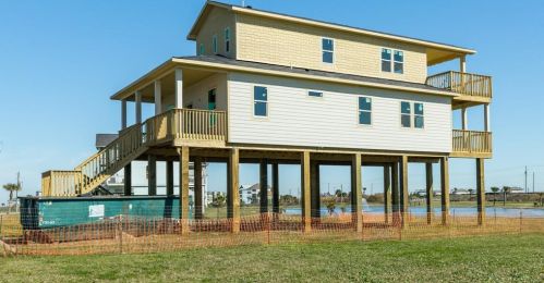 26903 Bay Water Dr, Galveston, TX 77554-1503