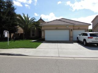 2642 Wrenwood Ave, Clovis CA  93611-8583 exterior