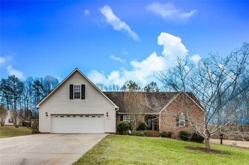2287 Loflin Farlow Ln, Sophia, NC 27350-8631