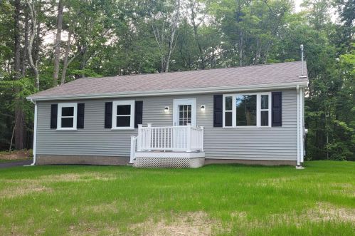 429 Main St, Danville NH  03819-3135 exterior