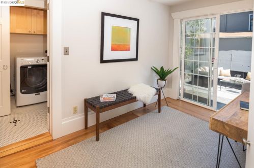 5766 Ayala Ave, Oakland CA 94609-1742 exterior