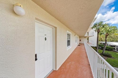 441 Quail Forest Blvd, Naples FL  34105-5504 exterior