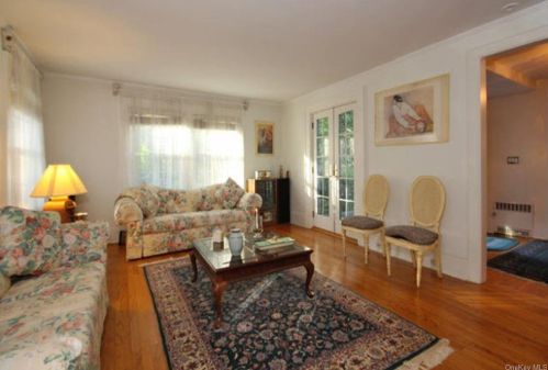 66 Walworth Ave, Scarsdale NY  10583-1423 exterior