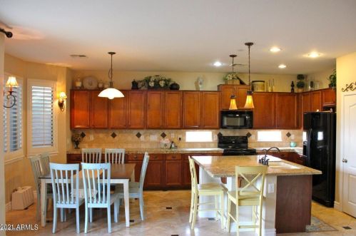 3765 Bridgeport Pkwy, Gilbert, AZ 85295-3679