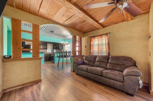 1006 Commerce Dr, Greenville TX  75401-2214 exterior