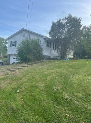 78 Delaware St, Fredonia, PA 16124-0014